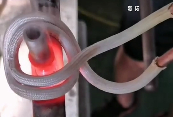 高频焊机实现不锈钢管焊接，用的是铜焊料